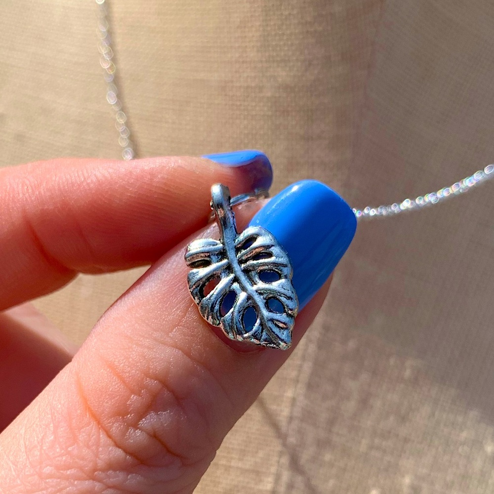 NWT Sterling Silver Plated Chain & Alloy Monstera Plant Leaf Charm Necklace